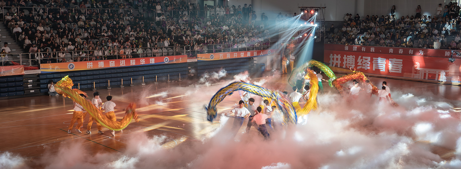 成都蓉城新掌门人徐正源成功续约，签约韦世豪、周定洋，球队迅速提升，备战亚冠，力争争冠。